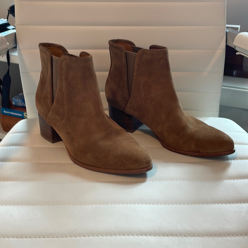 Johnston and Murphy Trista Chestnut Italian Suede Ankle Boots 8.5 US